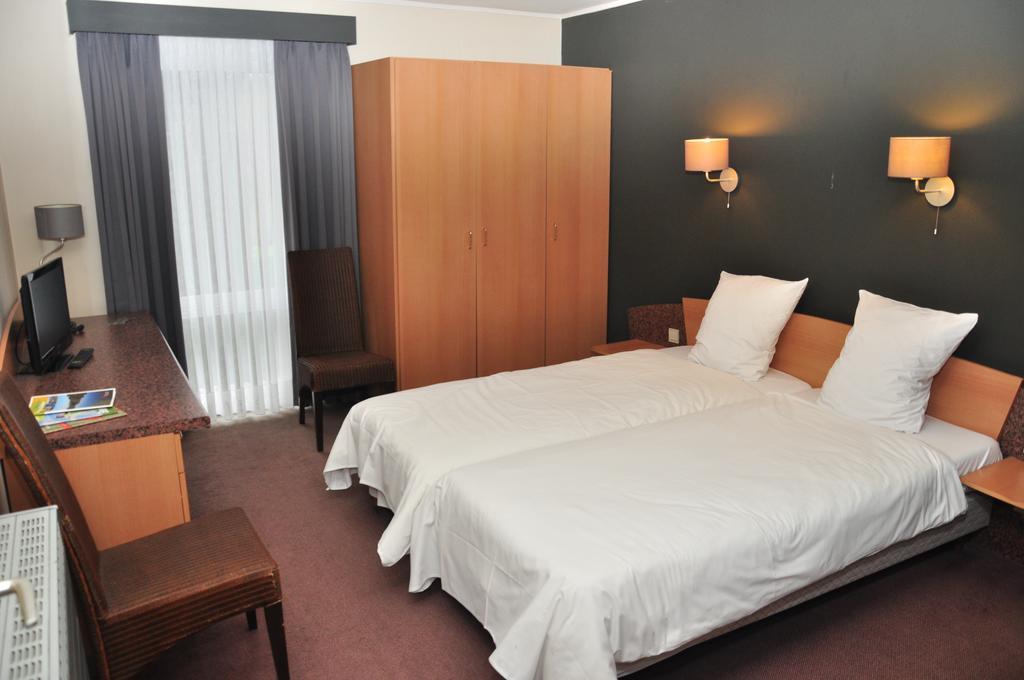 Afrit 28 Hotel Heusden-Zolder Room photo